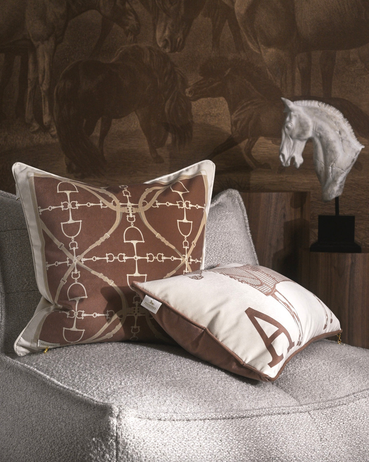 Bite Luxury velvet cushion Nougat
