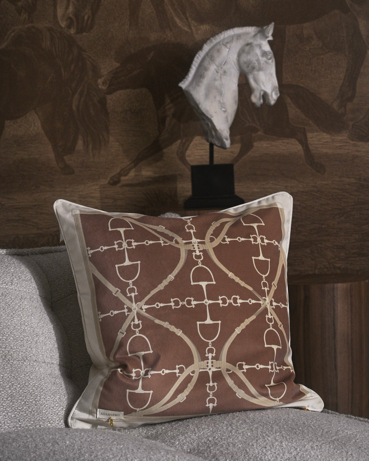Bite Luxury velvet cushion Nougat