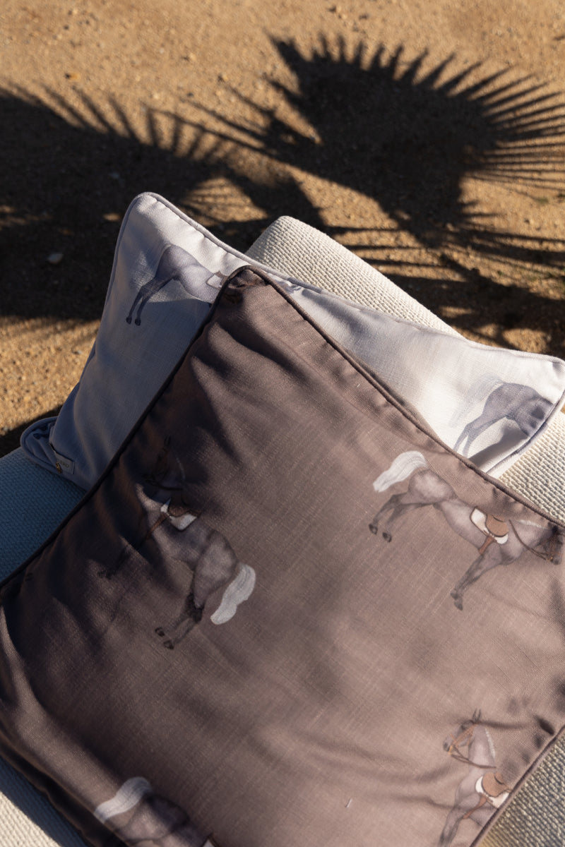 Petit Horse Mud 60 x 60