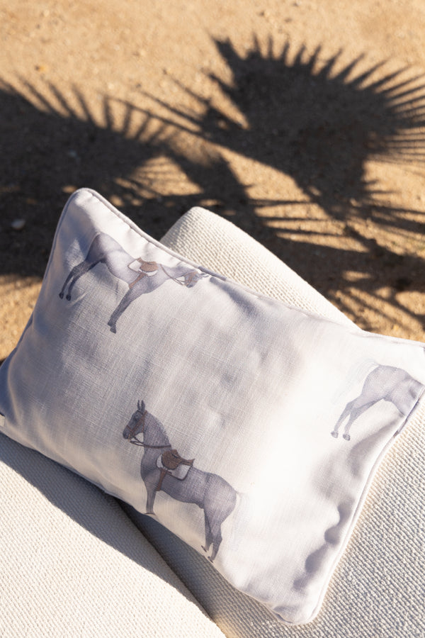 Petit Horse Off-white 60 x 40