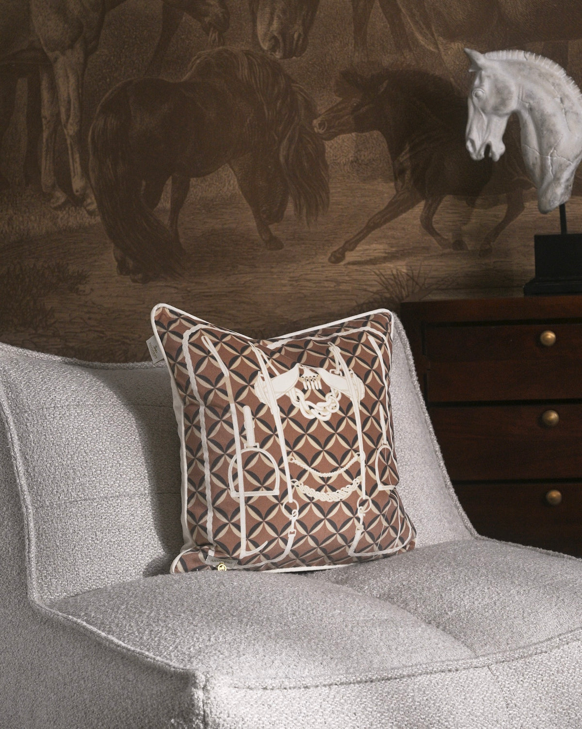 Heritage velvet cushion Nougat