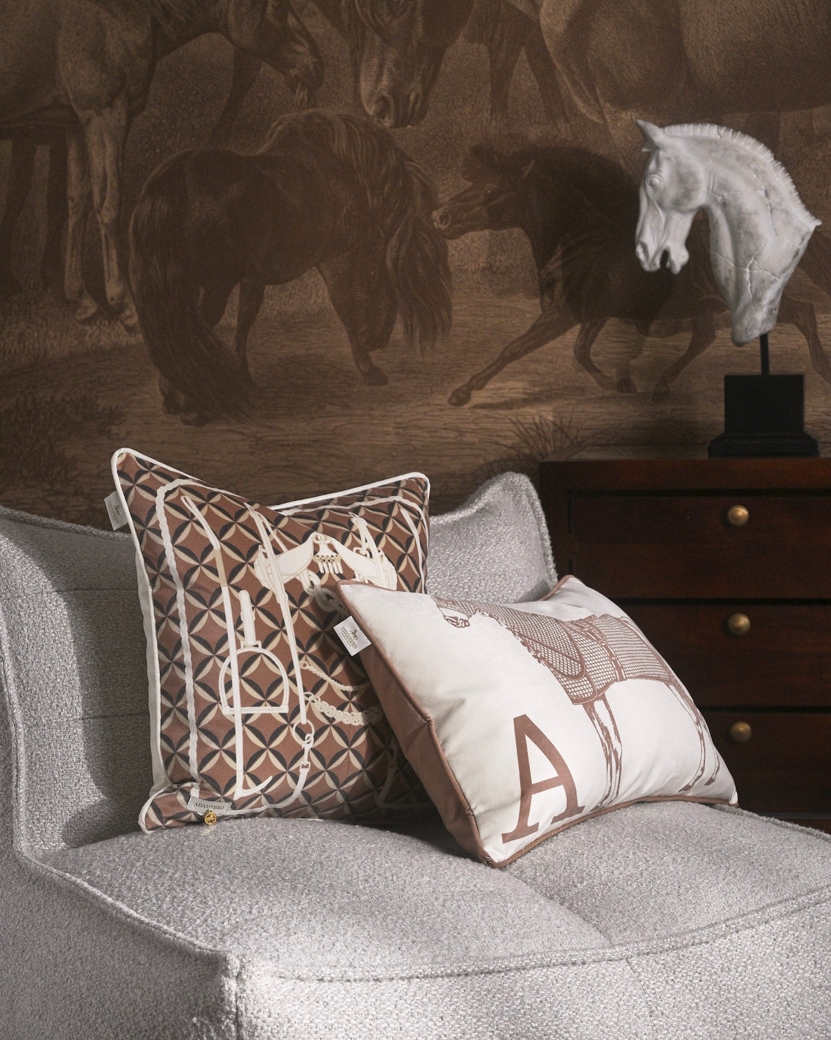 Heritage velvet cushion Nougat