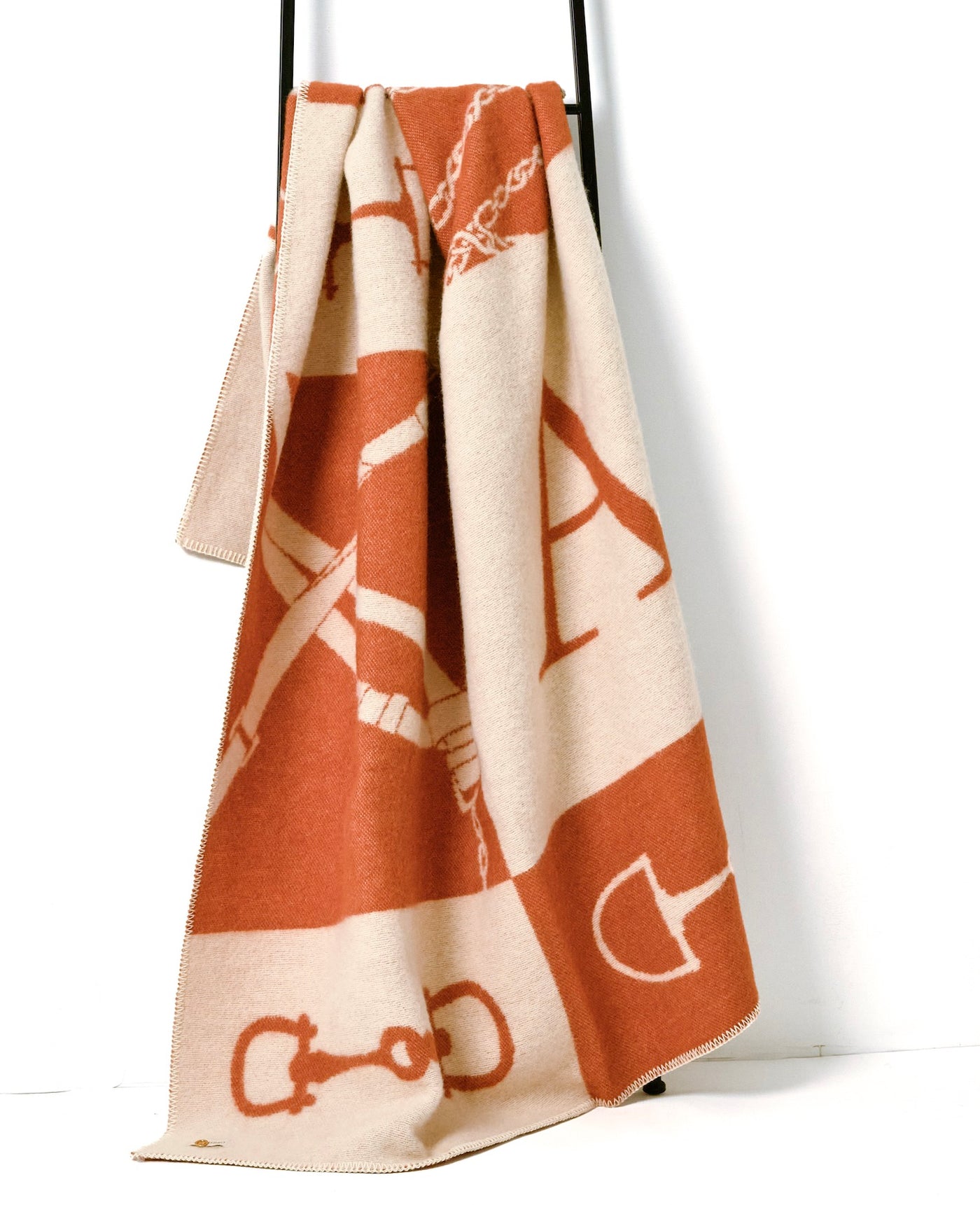 THROW CLASSIC BIT RUST ORANGE – Adamsbro International