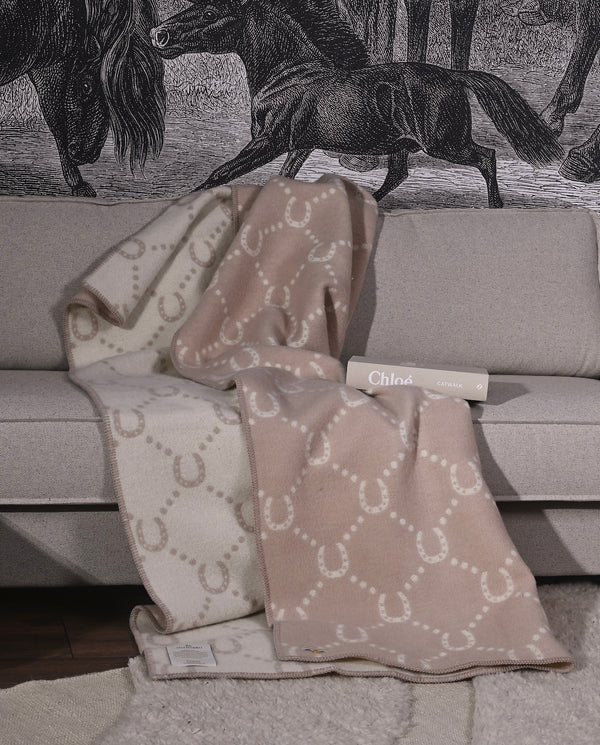 THROW HORSESHOE POWDER PINK