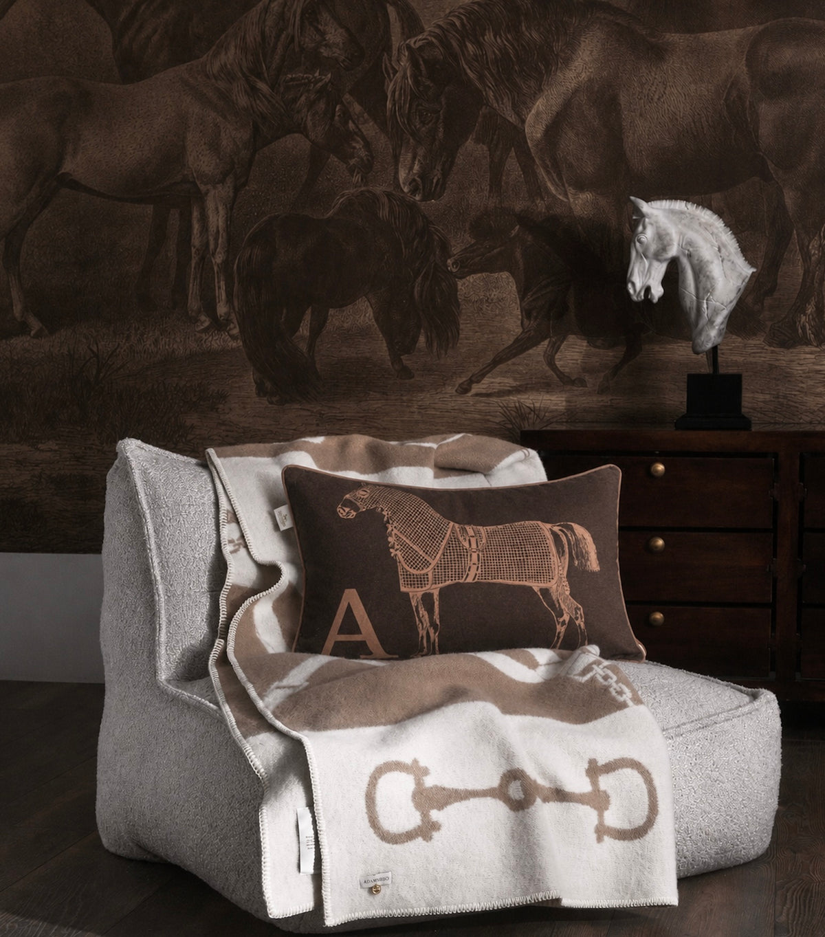 Classic Horse velvet cushion Brown