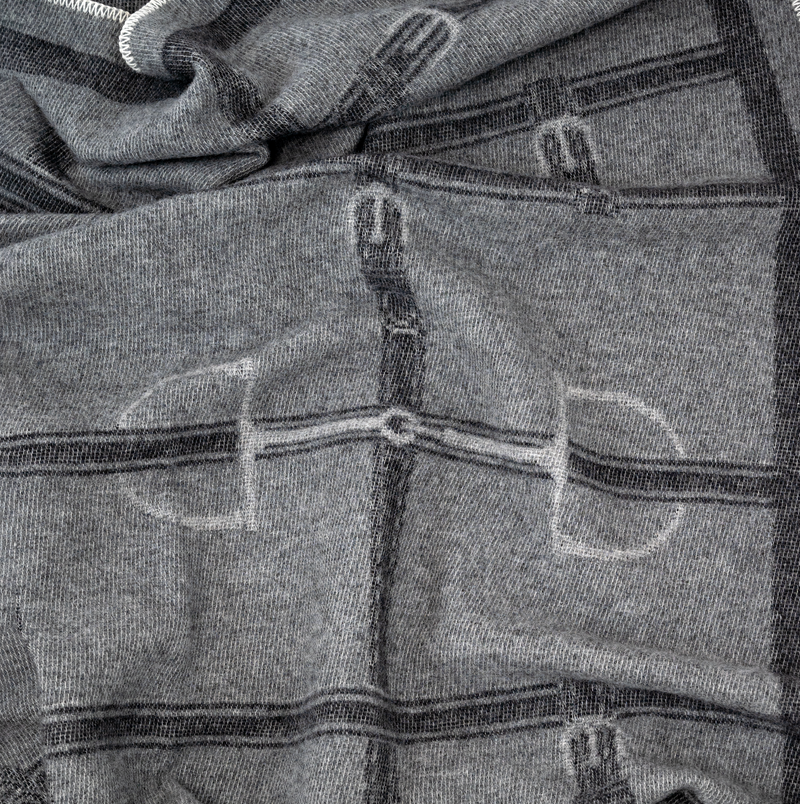STRAP THROW NZ WOOL GREY