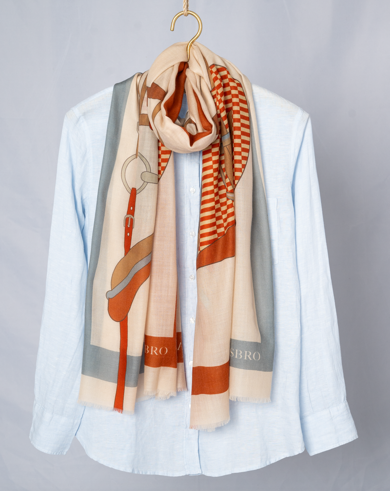 CASHMERE SCARF SADDLE.