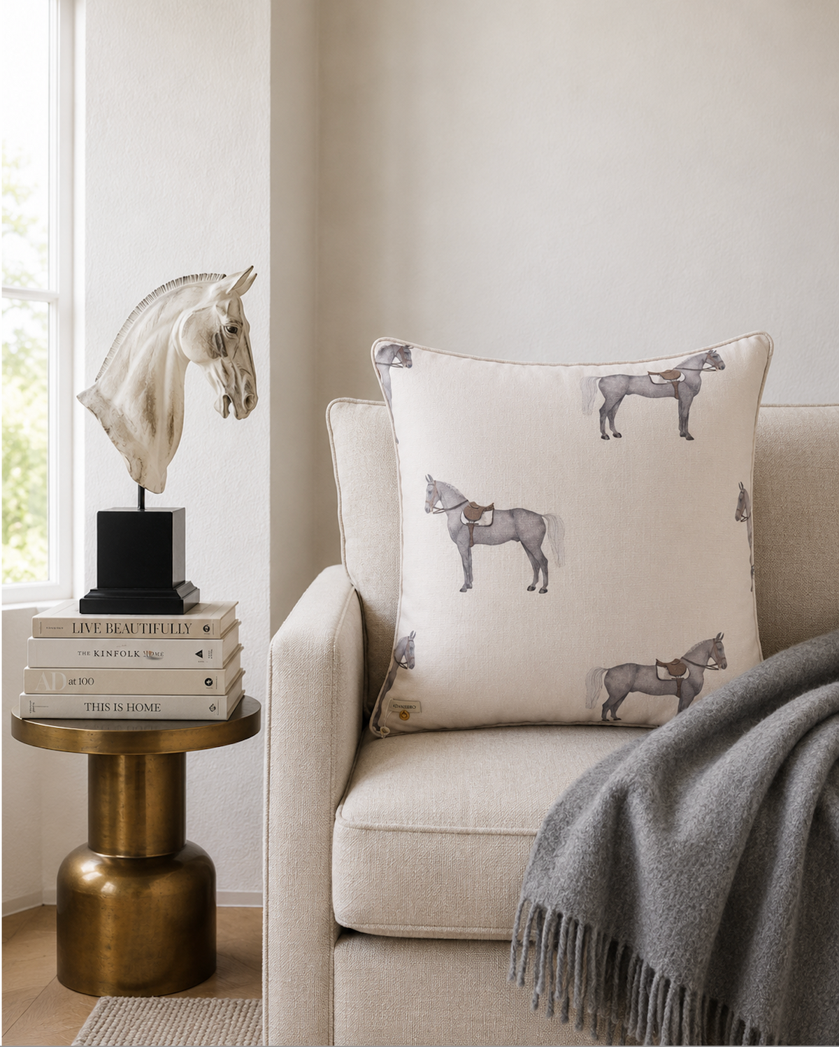 Petit Horse Off-white 60 x 60