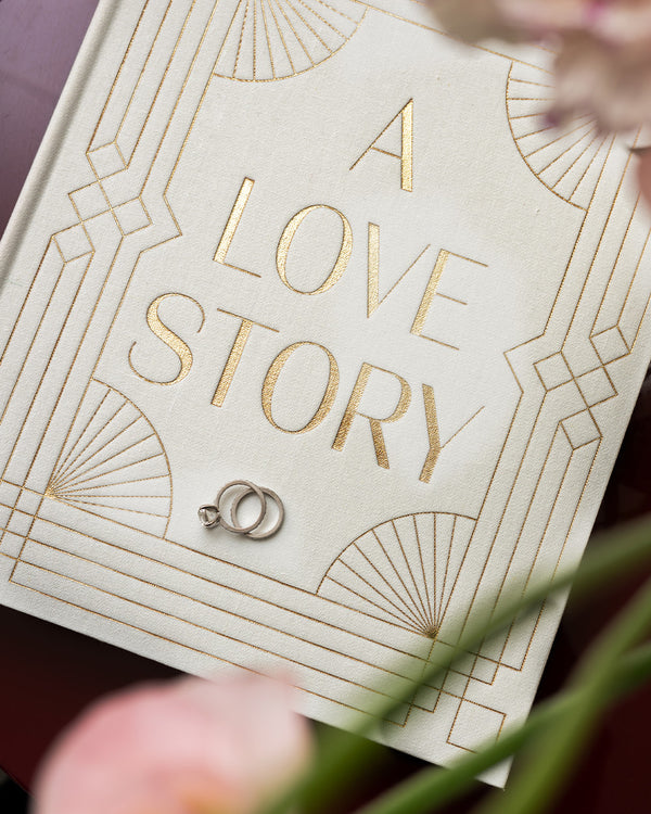 WEDDING PHOTO ALBUM A LOVE STORY
