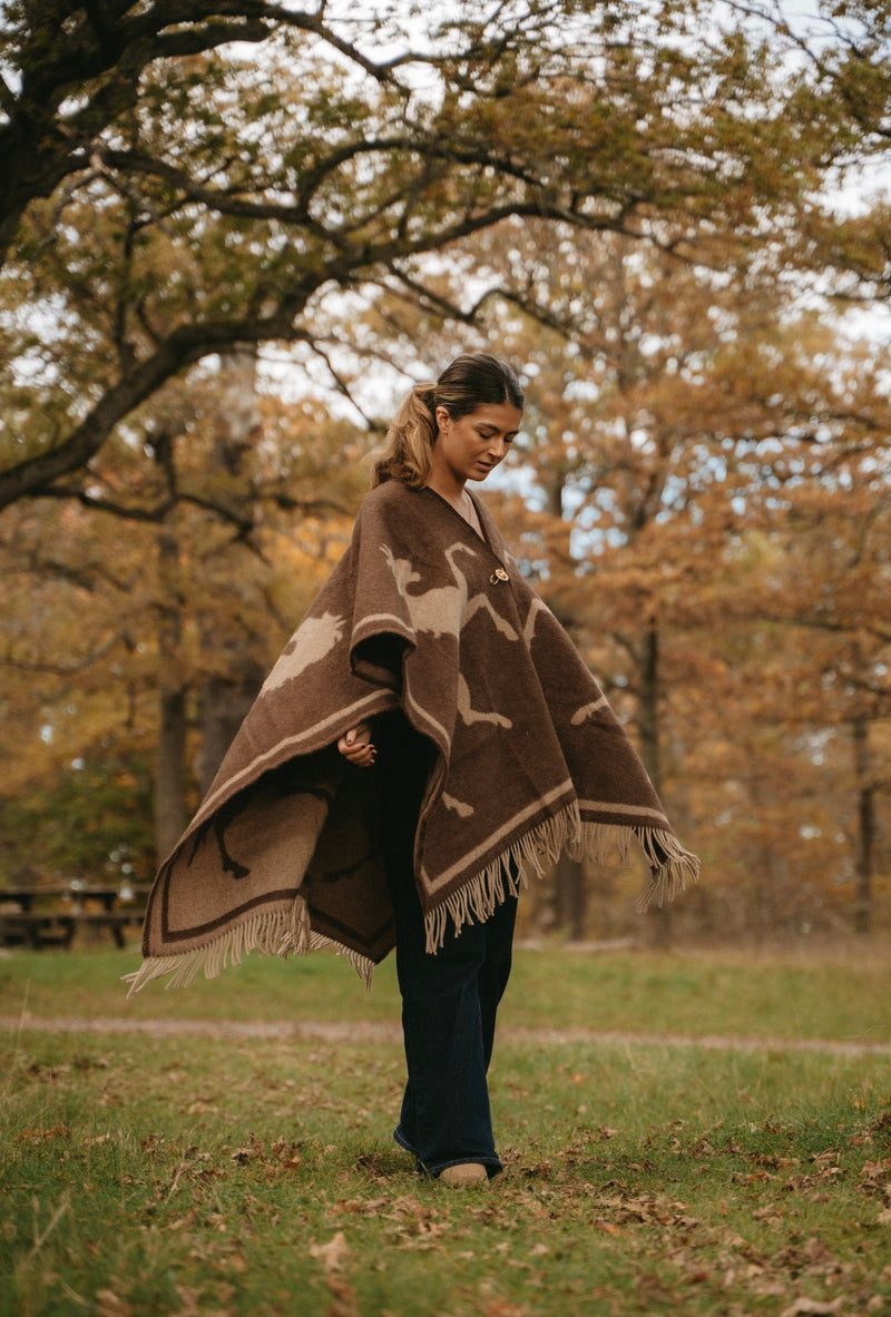 PONCHO HORSES LAMBS WOOL