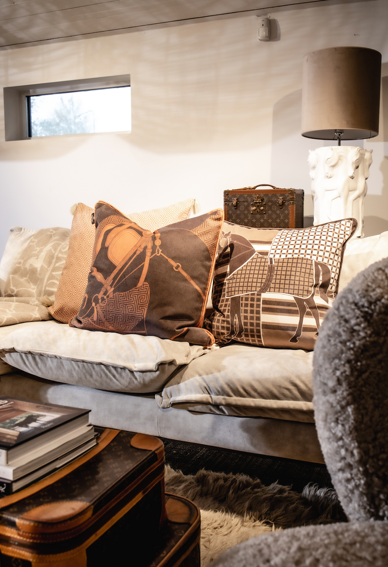 DECO HORSE CUSHION NEW LUXURY LINE BROWN