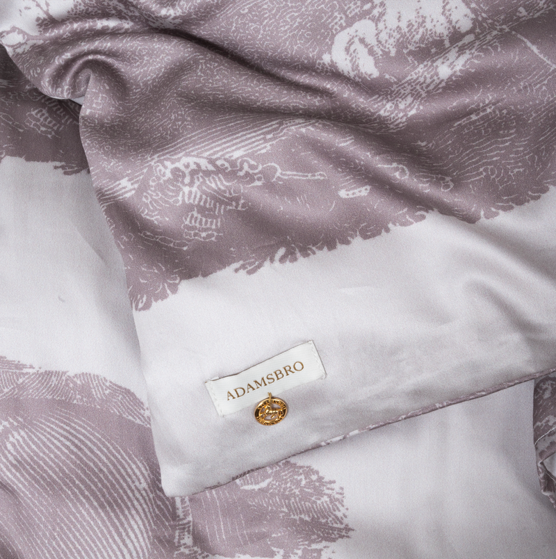 Exclusive duvet cover in the finest in cotton satin 59 IN X 83 IN + 20 X 24 IN