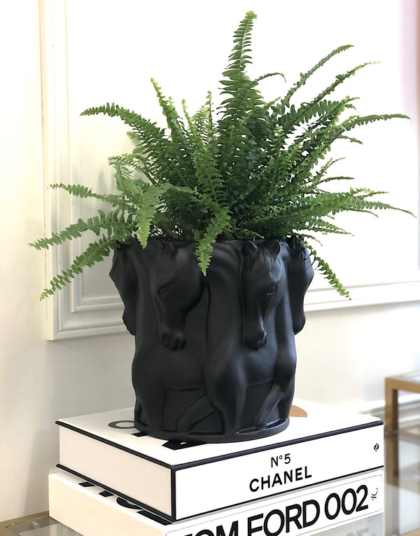 MATT BLACK CERAMIC VASE DANCING HORSES