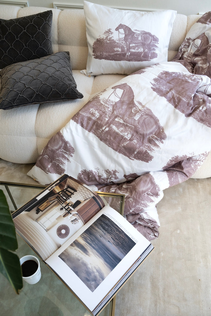 Exclusive duvet cover in the finest in cotton satin 59 IN X 83 IN + 20 X 24 IN